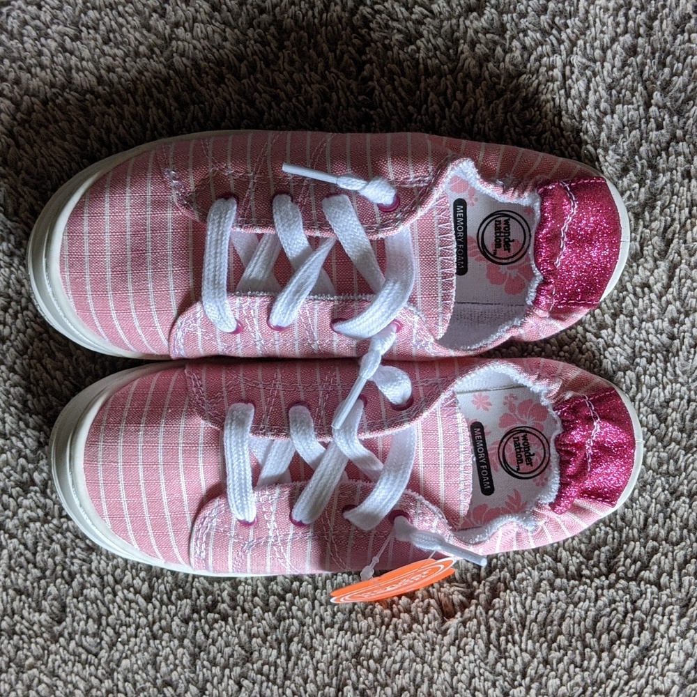 🌻 NWT Girls Pink Canvas Sneakers